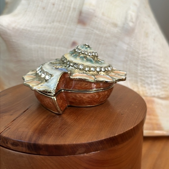 Nautilus shell enamel and rhinestone trinket box 2 x. 2.5 inches beachy colors - Picture 14 of 14